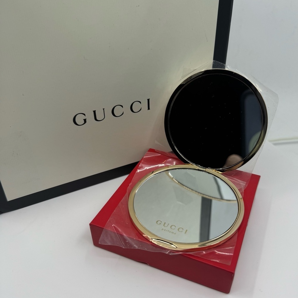 Gucci Gold Makeup Compact Mirror Brand New in Box - Picture 2 of 10